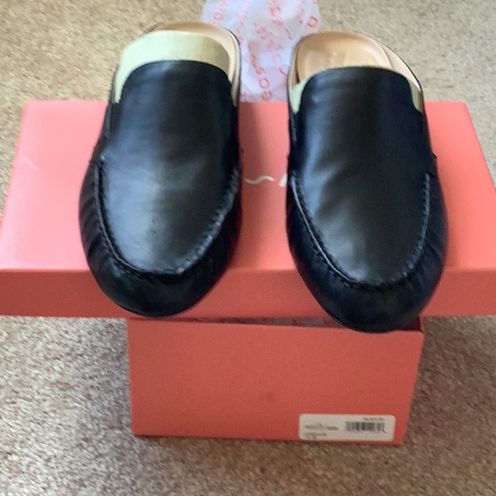 NWOT Black mules 11M. Easy Spirit